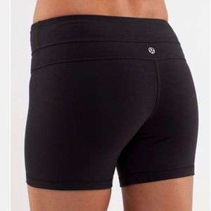 Lululemon Groove Black Biker Shorts 5” inseam size 8